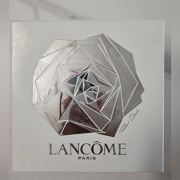 Youth Activating Holiday Set: Advanced Généfique Anti-Aging Serums & Eye Cream - Picture 3 of 3